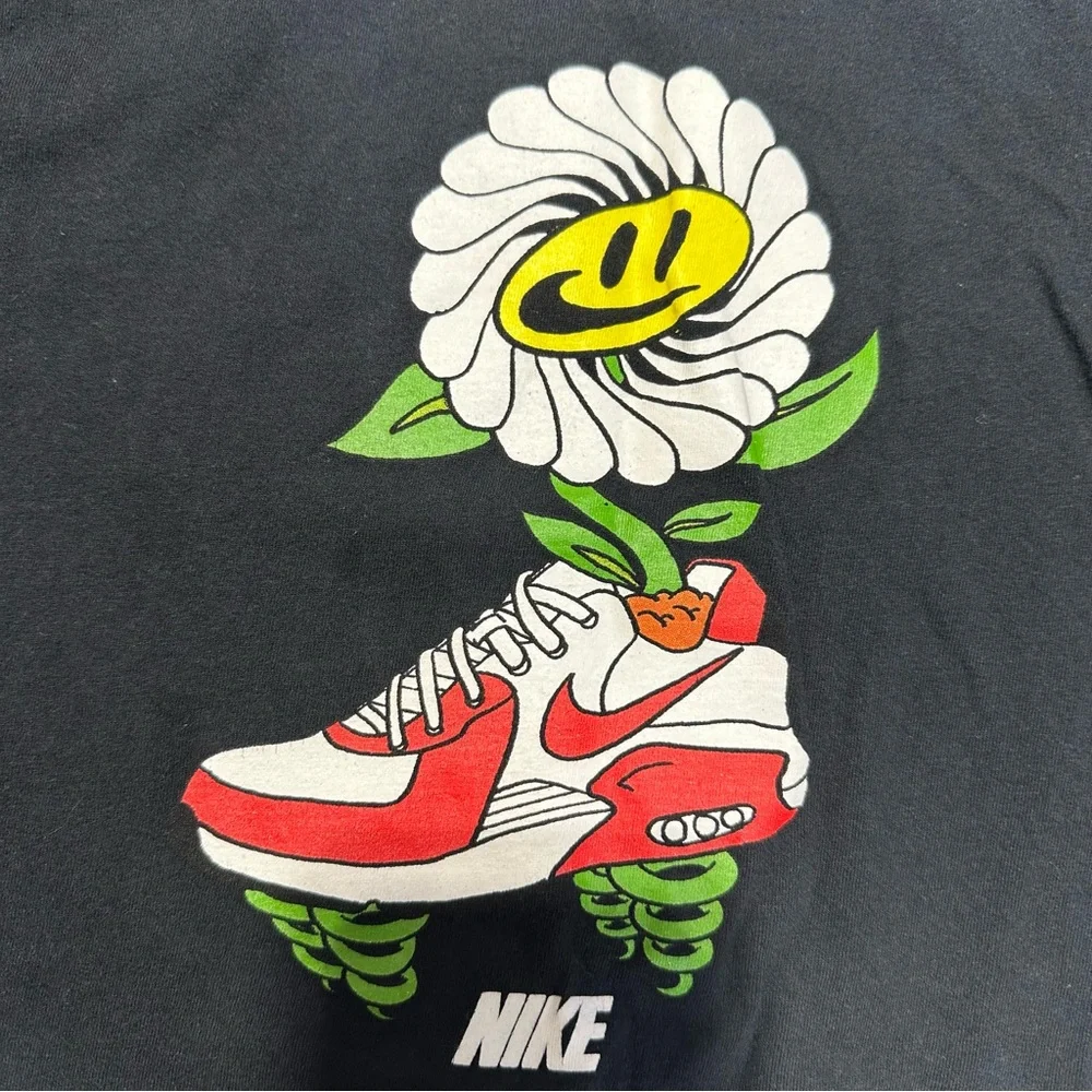 Boys Nike sun flower T-shirt size L